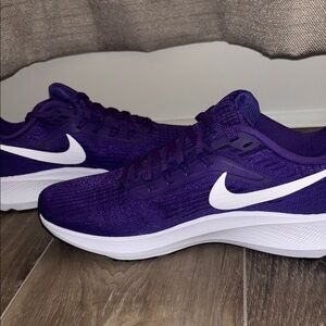 Nike Purple and White Athletic Shoes with Cushioned Midsole